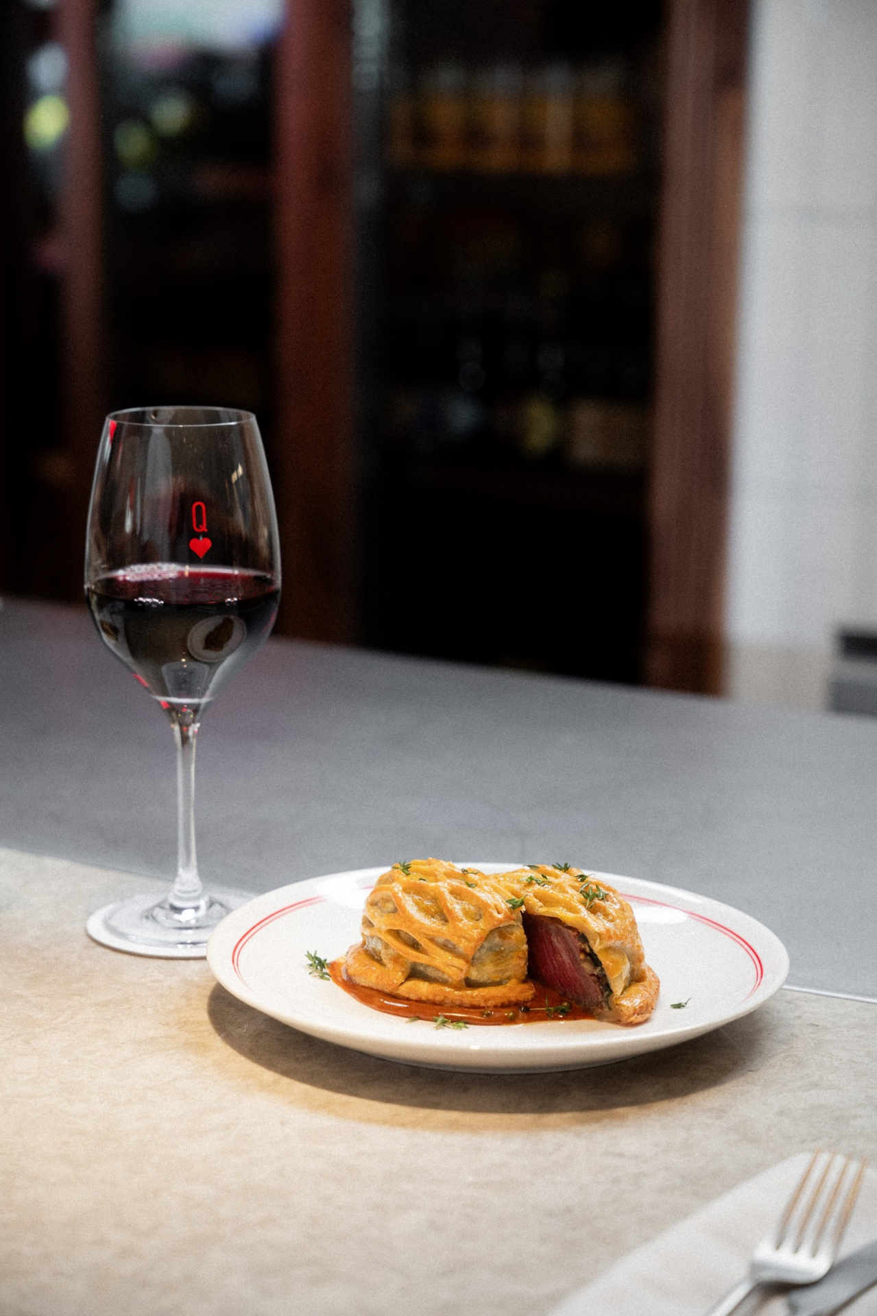 Beллингтoн из мpaмopнoй гoвядины c пepeчным coycoм2.jpg