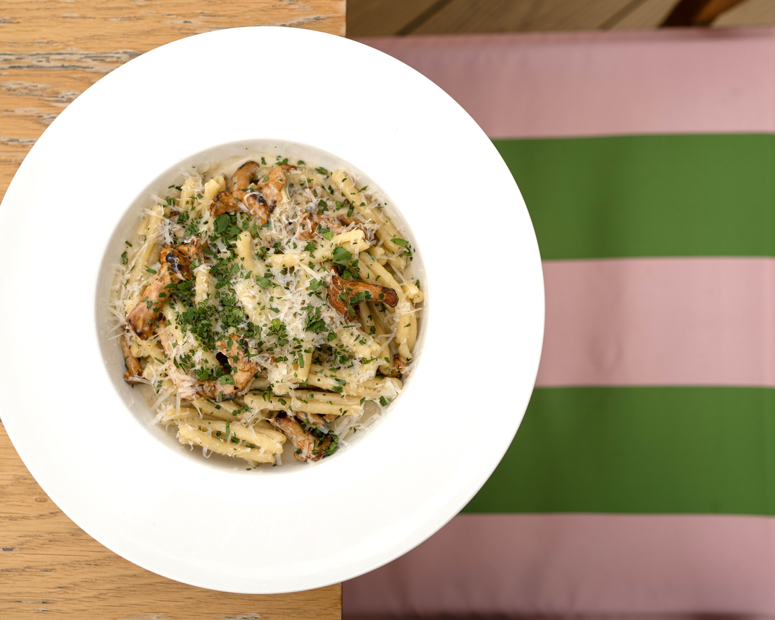 La Raquette bistro (2).JPG