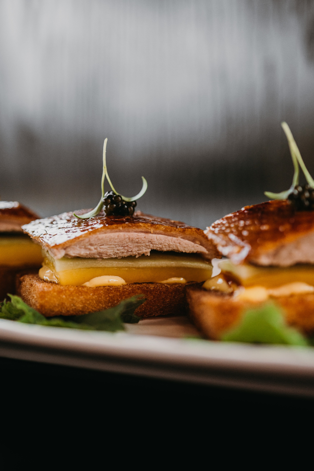 Тосты с жареной уткой и манго(1).jpg